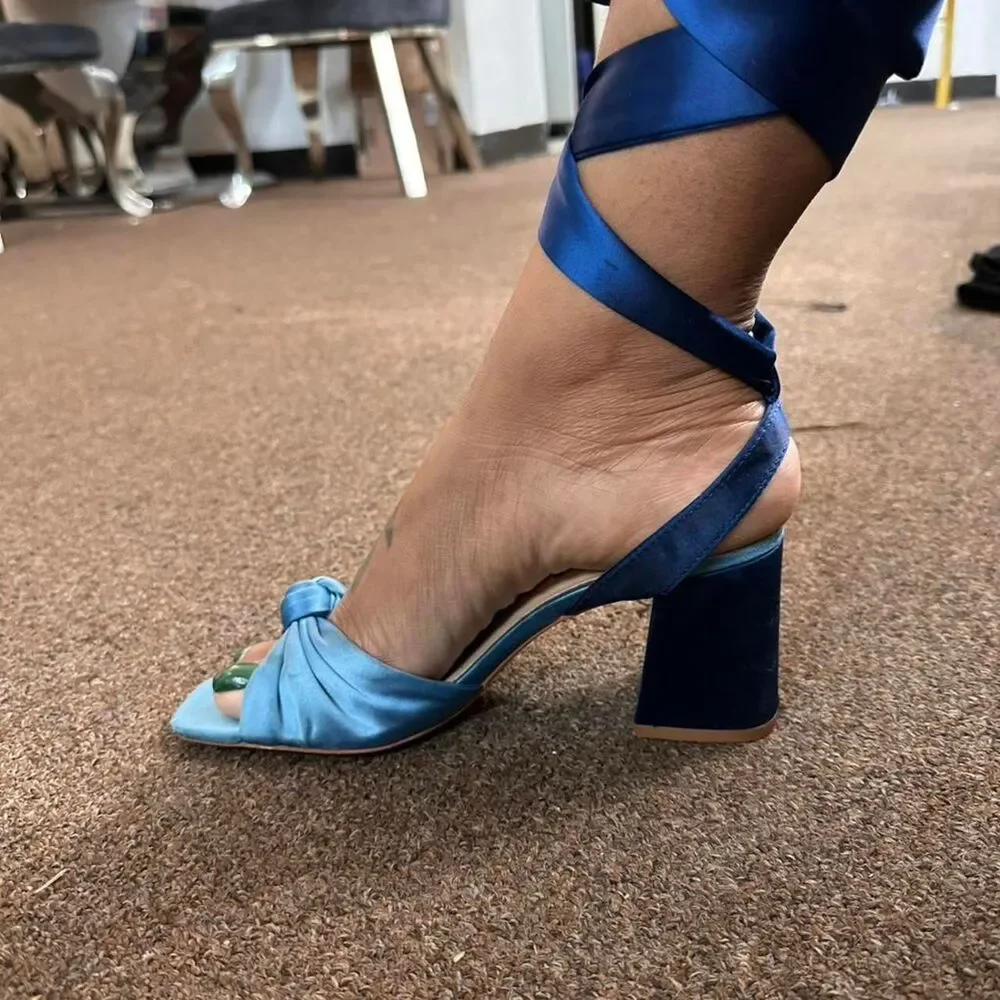 Stradivarius Women's Blue Courts